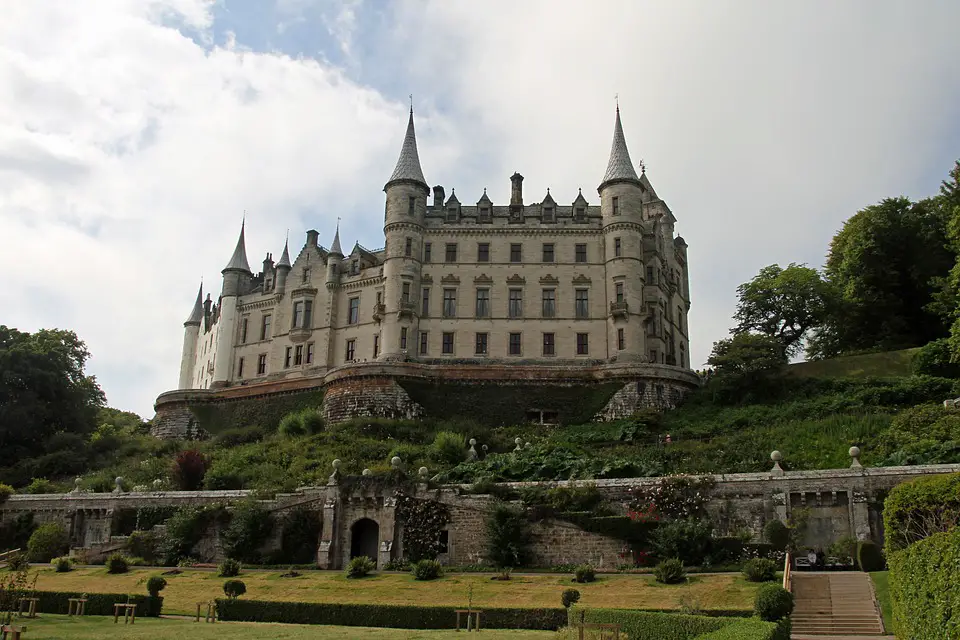 Dunrobin Castle backpacking scotland