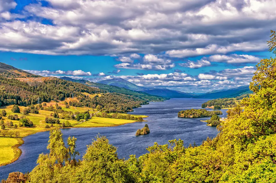 Loch Lomond in the Scottish highlands. photo courtesy: Pixabay