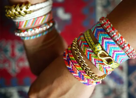 Woman selling bracelets as a travelling job with no experience